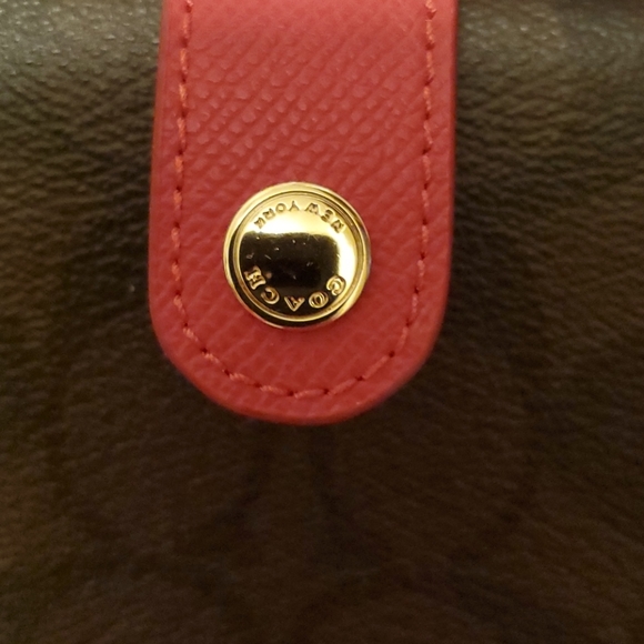 Coach wristlet - Picture 2 of 4